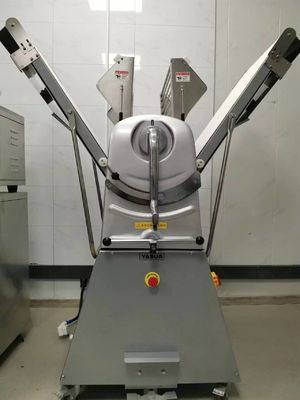 Zmienialna maszyna do wałkowania ciasta Croissant Puff Making European Style Heavy Duty 0,75 kW