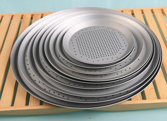 Perforowana aluminiowa blacha do pieczenia Okrągła twarda anodowana 16-calowa perforowana taca do pizzy