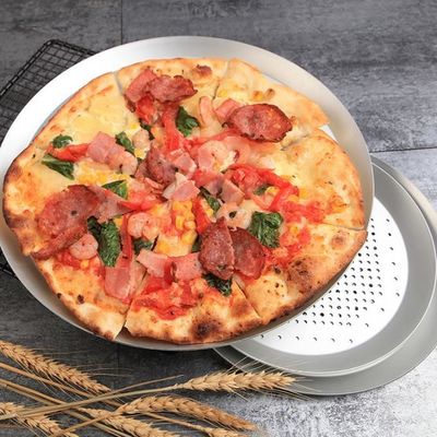 Perforowana aluminiowa blacha do pieczenia Okrągła twarda anodowana 16-calowa perforowana taca do pizzy